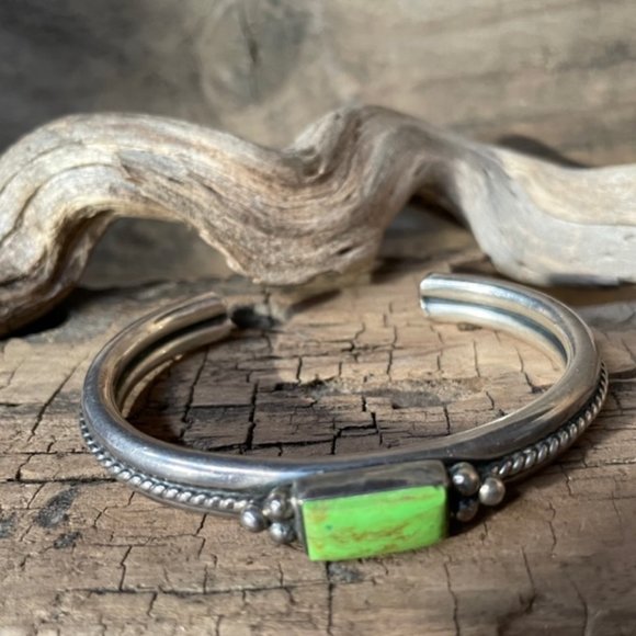 RARE Vintage Signed A.Cadman Navajo Gaspeite & Sterling Silver Cuff Bracelet - Picture 3 of 12